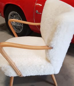 Fauteuil années 50 en laine épaisse blanche