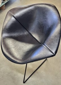 Siège Bertoia en skai noir