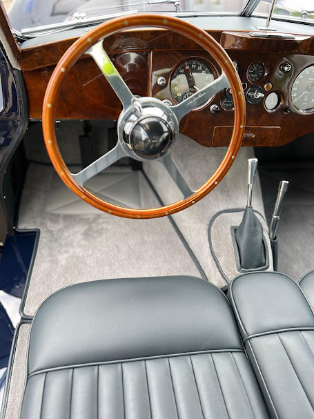 Siège conductuer rénové d'une Jaguar XK120